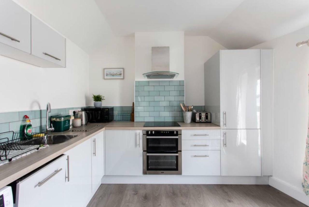 Beautiful Two Bed Mumbles Flat - With Parking Space The Mumbles Exterior foto